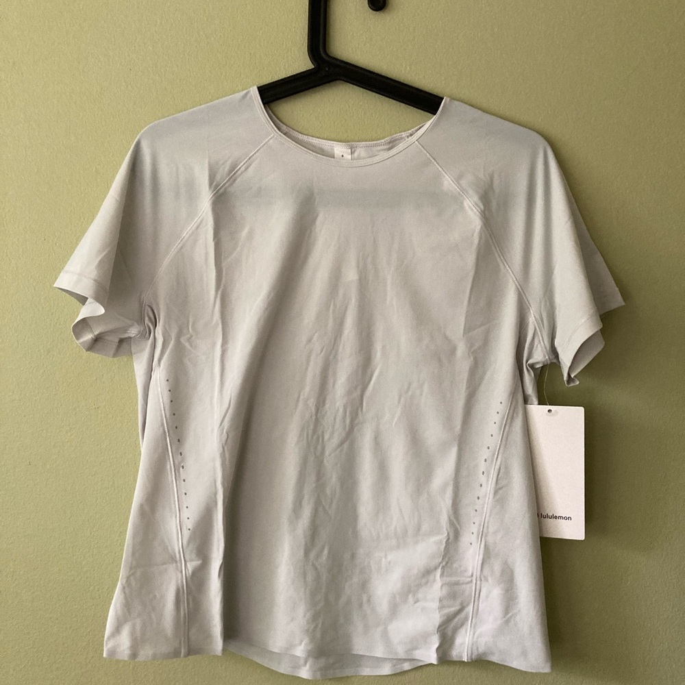 NWT Lululemon UV Running protection short sleeve size 6 in vapor